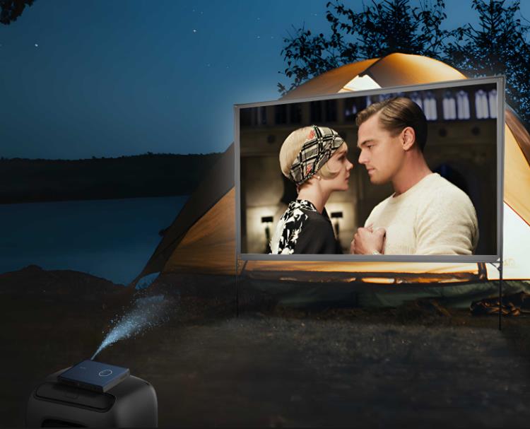 Projecteur de camping portable pour regarder des films en extérieur 2